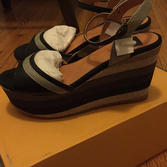 BRAND NEW Black Striped Platform Wedges - Picture 2 of 4